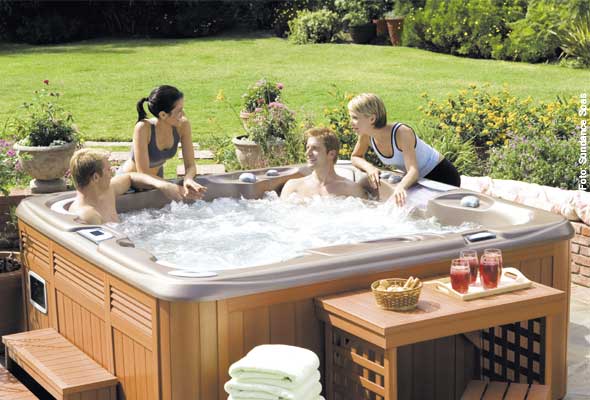 Freundeskreis - der Whirlpool im Garten kann schnell zum „Stammtisch“ für Sie und Ihre Freunde werden, für heiße Partys oder einfach nur zum Neuheiten austauschen.