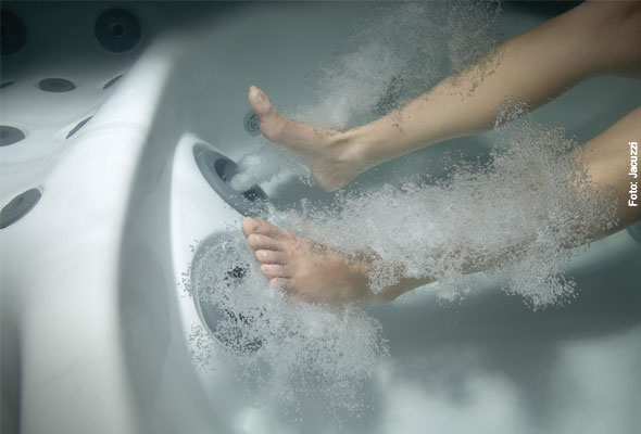 Wirkungsvoll - die Fußreflexzonenmassage im Whirlpool kon­zentriert sich auf die Nervenpunkte in den Füßen.