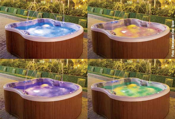 Wasserfarben - ein automatischer Farblichtwechsler taucht das Badewasser in alle Farbtöne.